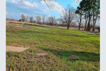1304 E Cameron Avenue, Rockdale, TX 76567 - Photo 2