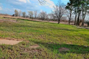 1304 E Cameron Ave, Rockdale, TX 76567 - Photo 2