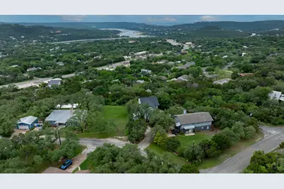 18716 W Lakeview Drive, Jonestown, TX 78645 - Photo 32