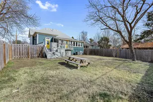 1019 W 4th St, Taylor, TX 76574 - Photo 18