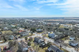 1019 W 4th St, Taylor, TX 76574 - Photo 20