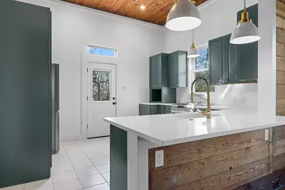 1019 W 4th Street, Taylor, TX 76574 - Photo 6