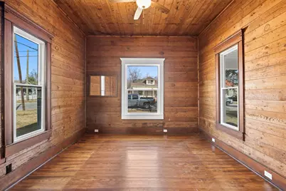 1019 W 4th Street, Taylor, TX 76574 - Photo 4