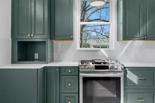 1019 W 4th St, Taylor, TX 76574 - Photo 8