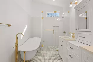 1019 W 4th St, Taylor, TX 76574 - Photo 12