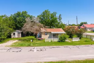 310 E Parsons St, Manor, TX 78653 - Photo 4