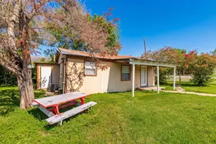 310 E Parsons St, Manor, TX 78653 - Photo 2