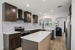731 Neches St, Lockhart, TX 78644 - Photo 8