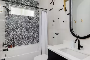 43 Lynn St, Austin, TX 78702 - Photo 16
