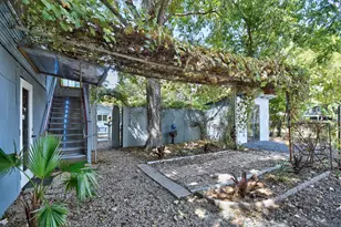 717 S Laurel Ave, Luling, TX 78648 - Photo 22