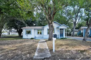 717 S Laurel Ave, Luling, TX 78648 - Photo 1