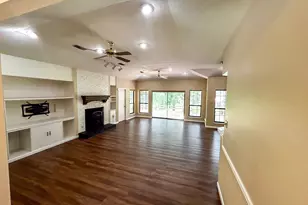 813 River Oaks Dr, Huntsville, TX 77340 - Photo 4