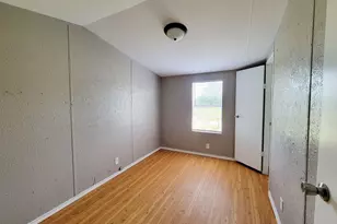 5213 US Hwy 90, Waelder, TX 78959 - Photo 4