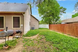 2009 Ridge View Dr, San Marcos, TX 78666 - Photo 2