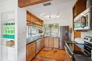 1002 Jousting Pl, Austin, TX 78746 - Photo 10