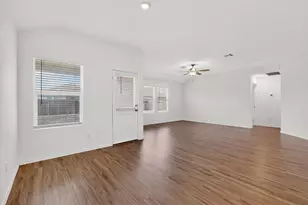 107 Bear Oak St, Hutto, TX 78634 - Photo 10