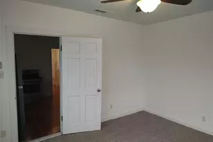 2102 Yellow Jacket Ln, Austin, TX 78741 - Photo 12