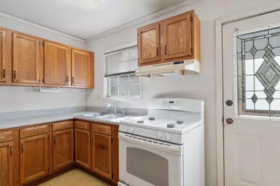 602 E 2nd Street, Georgetown, TX 78626 - Photo 12