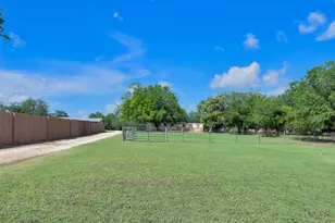 148 Meadows Dr, Elgin, TX 78621 - Photo 12
