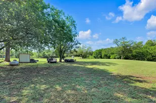 148 Meadows Dr, Elgin, TX 78621 - Photo 6