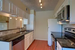908 Poplar St, Austin, TX 78705 - Photo 2