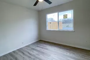 2401 Bucks Run, Austin, TX 78744 - Photo 32