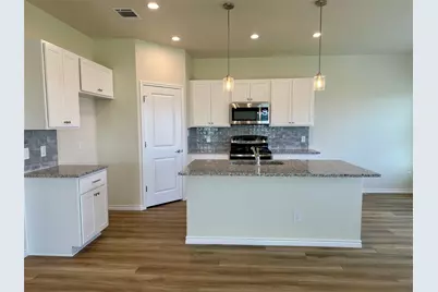 515 War Admiral Drive #B, Jarrell, TX 76537 - Photo 4