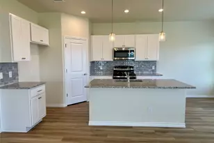 515 War Admiral Dr, Jarrell, TX 76537 - Photo 4
