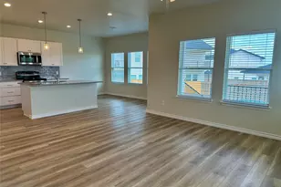 515 War Admiral Dr, Jarrell, TX 76537 - Photo 2