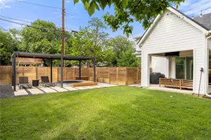 1129 Henninger St, Austin, TX 78702 - Photo 30