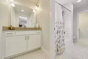 2100 E 10th St, Austin, TX 78702 - Photo 24