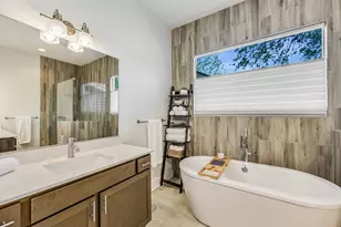 2100 E 10th St, Austin, TX 78702 - Photo 12