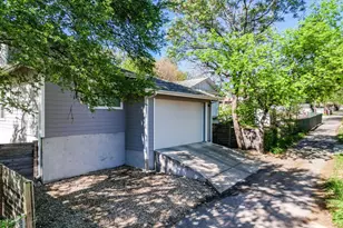 2100 E 10th St, Austin, TX 78702 - Photo 28
