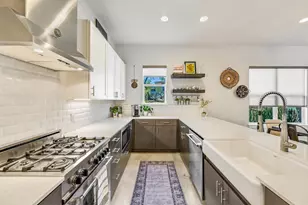 2100 E 10th St, Austin, TX 78702 - Photo 8