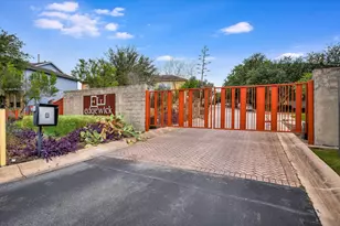 2001 Tramson Dr, Austin, TX 78741 - Photo 14