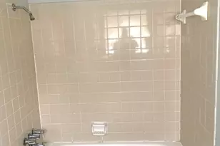 2609 E Cesar Chavez St, Austin, TX 78702 - Photo 8