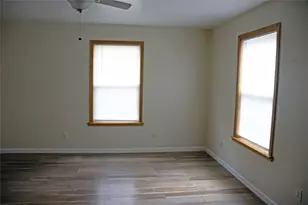 633 S Commerce St, Lockhart, TX 78644 - Photo 18
