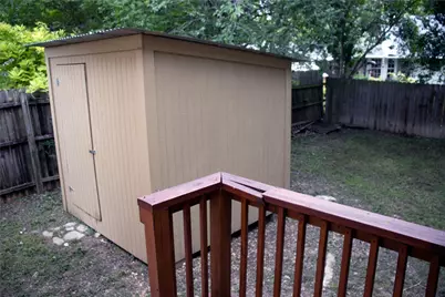 633 S Commerce Street, Lockhart, TX 78644 - Photo 20