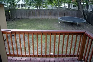 633 S Commerce St, Lockhart, TX 78644 - Photo 6