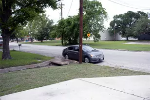 633 S Commerce St, Lockhart, TX 78644 - Photo 28