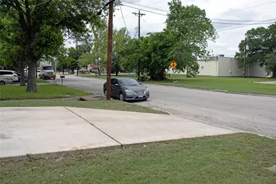 633 S Commerce Street, Lockhart, TX 78644 - Photo 14