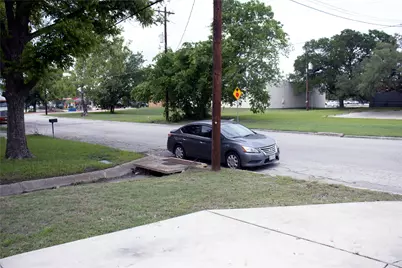 633 S Commerce Street, Lockhart, TX 78644 - Photo 28