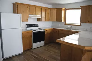 633 S Commerce St, Lockhart, TX 78644 - Photo 2