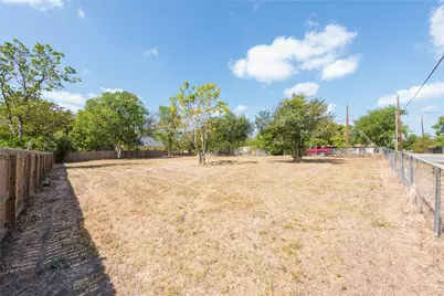 1602 Cummings Street, Luling, TX 78648 - Photo 12