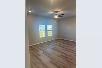 300 Sleep Hollow, Jarrell, TX 76537 - Photo 6
