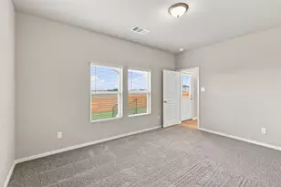 300 Sleep Holw, Jarrell, TX 76537 - Photo 18