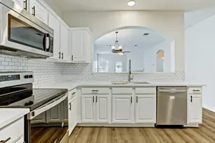 128 Almquist St, Hutto, TX 78634 - Photo 10