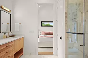 2005 E 8th St, Austin, TX 78702 - Photo 14