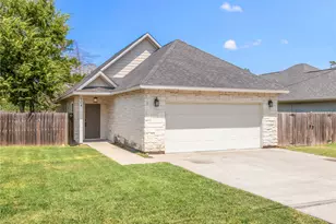 904 New York St, Bryan, TX 77803 - Photo 2