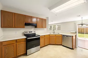 5525 Victory Gallop Dr, Del Valle, TX 78617 - Photo 10